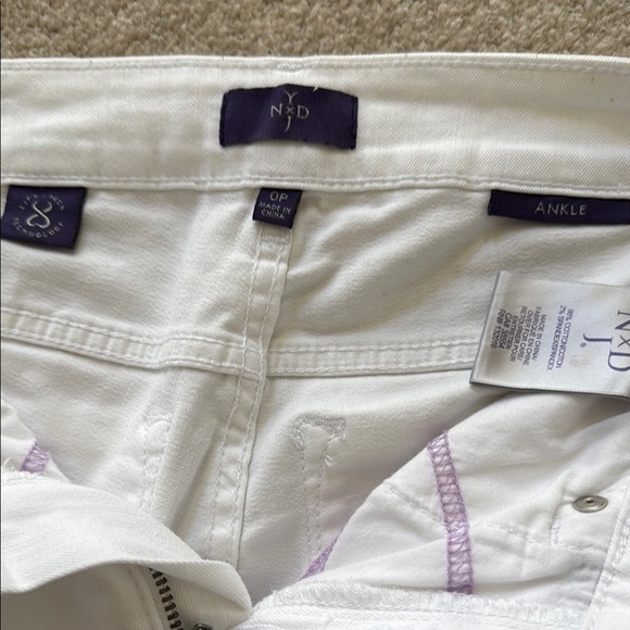 NYDJ White Straight Leg Jeans Crisp and Clean - Picture 5 of 6